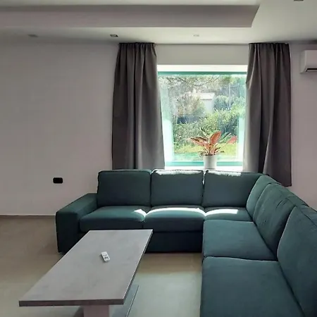 Family Friendly With A Swimming Pool Pomer, Medulin - 17681 Apartment